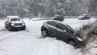 Comment préparer sa voiture pour l’hiver ? Batterie, entretiens, pneus...