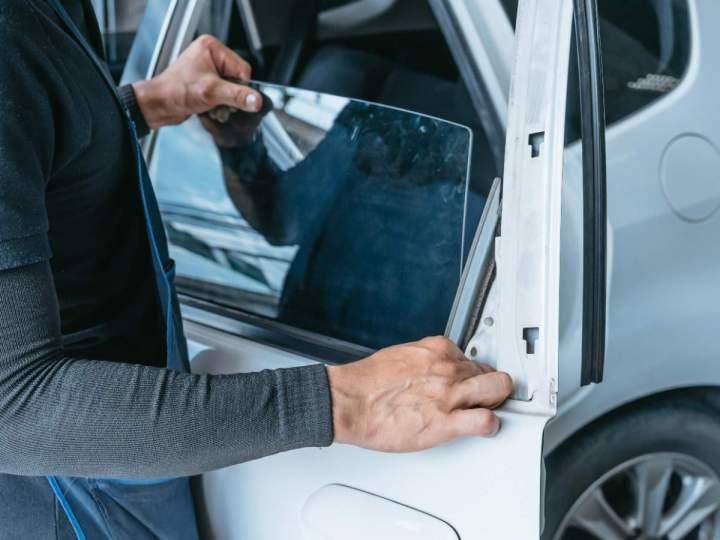 Des vitres latérales comme neuves en quelques étapes